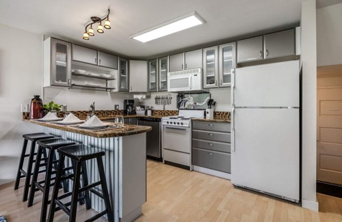 Sandpoint Condo | Lakeside Retreat|2 Pools|Walk to Restaurants|BBQ|Boatslip
