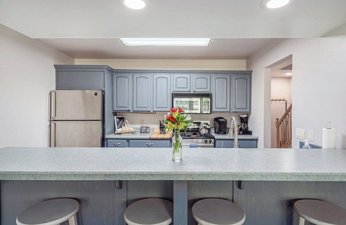 East Jordan House | 🌼 Lakeside Retreat: 2BDR Lakeview Townhome ➠ #3