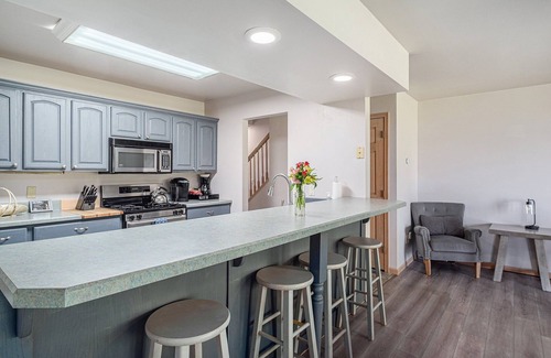 East Jordan House | 🌼 Lakeside Retreat: 2BDR Lakeview Townhome ➠ #3