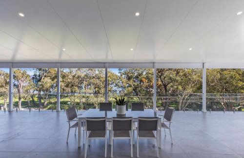 Long Jetty House | Lakeside Retreat