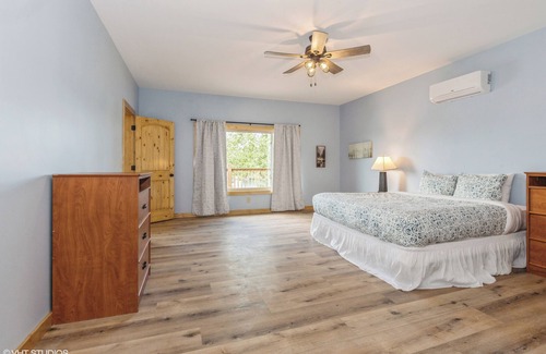 La Porte Apartment | Lakeside Retreat /Boat Dock /Deck