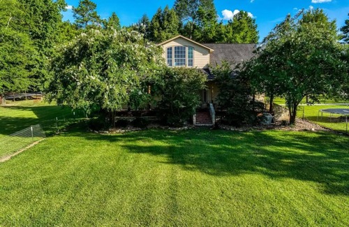 Montgomery House | Lakeside Retreat by Lake Conroe