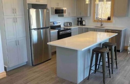 North Frontenac Cottage | Lakeside Retreat