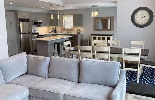 North Frontenac Cottage | Lakeside Retreat