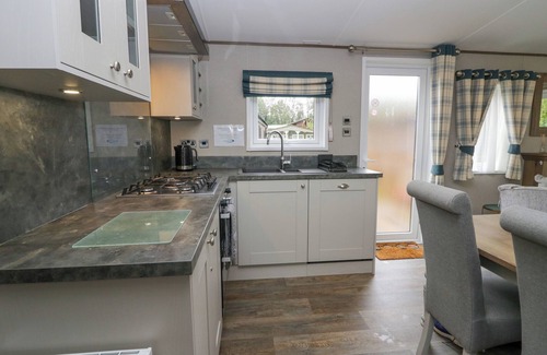 South Lakeland Leisure Village Cottage | Lakeside Retreat