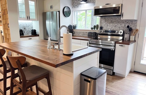 Highlands East Cottage | Lakeside retreat in Highlands East: A 4-season getaway with hot tub