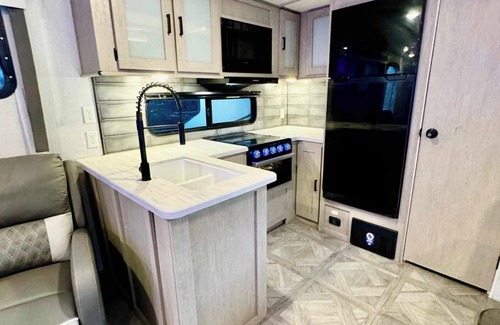 Lakeland House | Lakeside retreat just 5 minutes from Lakeside Village