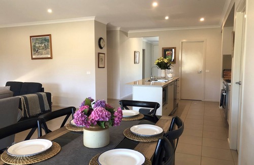 Nagambie House | Lakeside Retreat Nagambie- 3BR house