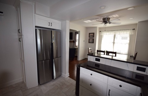 Lorain House | LAKESIDE RETREAT-Overlooking the scenic beauty of Lake Erie, Lorain,Ohio