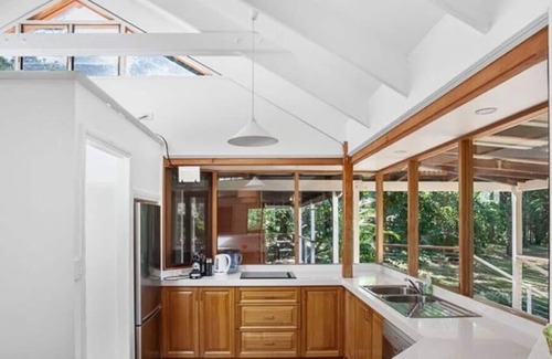 Cootharaba House | Lakeside Retreat Summ
