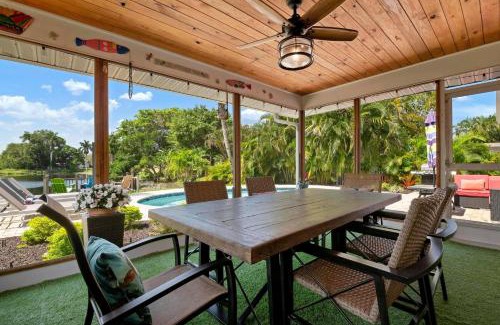 Palma Sola House | Lakeside Retreat