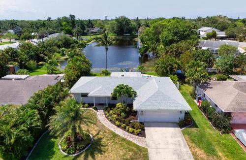 Palma Sola House | Lakeside Retreat