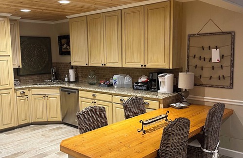 Farmerville House | Lakeside Retreat