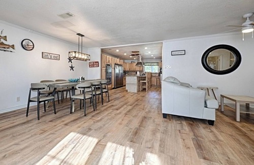 Quinlan House | Lakeside Retreat, Hot Tub and Private Fishing Deck