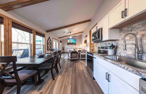 Westview House | Lakeside Retreat Waterfront Home on Rough River!