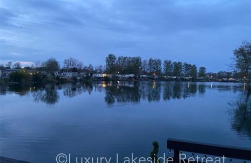 Tattershall Resort | Lakeside Retreat With Hot Tub & Fishing Peg at Tattershall Lakes Country Park