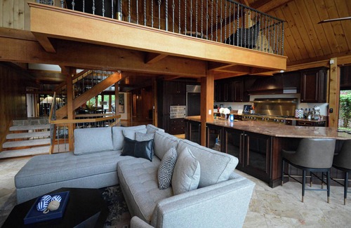 Graymont House | Lakeside Retreat with Swimming Pool!