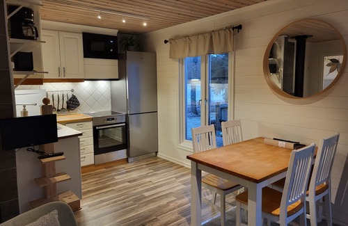 Fargelanda House | Lakeside retreat: Your stylish cottage getaway