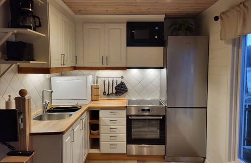 Fargelanda House | Lakeside retreat: Your stylish cottage getaway