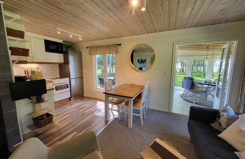 Fargelanda House | Lakeside retreat: Your stylish cottage getaway