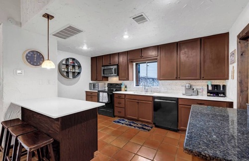 Kingsland House | Lakeside Rock house on Lake LBJ!