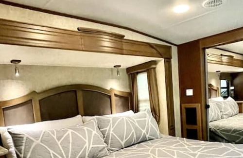 Nevada City House | Lakeside Rv w/ Private Hot Tub