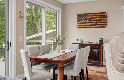 Penn Lake Park House | Lakeside Serenity by AvantStay Lakefront Newly Built Deck w Views