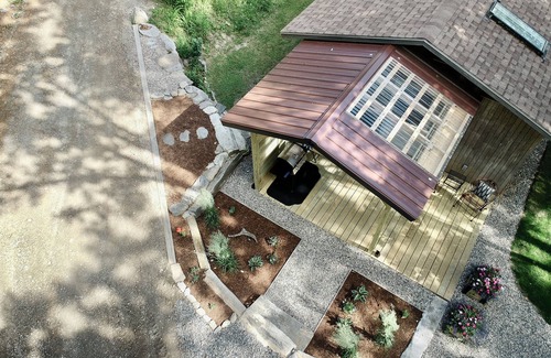 Liberty Cottage | Lakeside Studio Cottage with Lake Access and Dock