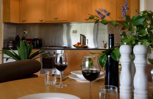 Daylesford Apartment | Lakeside Suite 1 Summ
