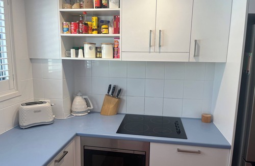 Cams Wharf House | Lakeside Terrace Plus Raffertys Resort a Four Star Apt.