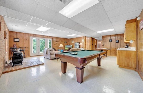 Huddleston House | Lakeside Tranquility at Smith Mt Lake - Sleeps 8 with 8 beds! - 3 Bath