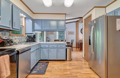 Huddleston House | Lakeside Tranquility at Smith Mt Lake - Sleeps 8 with 8 beds! - 3 Bath