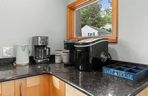 White Lake House | Lakeside Views Hot Tub Pet-Friendly