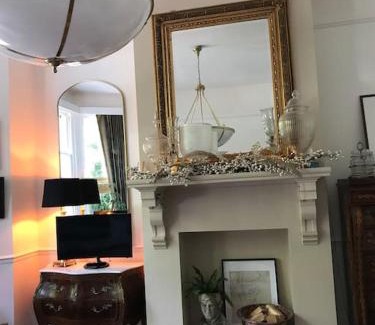 Sefton Park Apartment | Lakeside View Arts and Craft Apartment