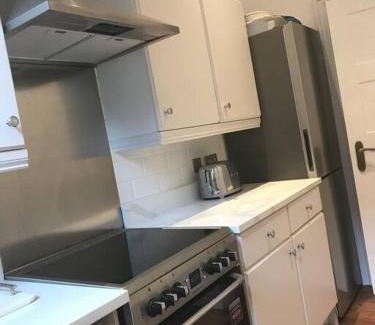 Sefton Park Apartment | Lakeside View Arts and Craft Apartment