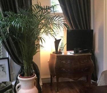 Sefton Park Apartment | Lakeside View Arts and Craft Apartment