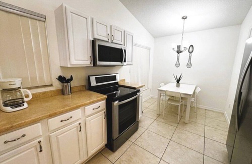 Indian Wells House | Lakeside View Pool Home, Games close to Disney & Malls