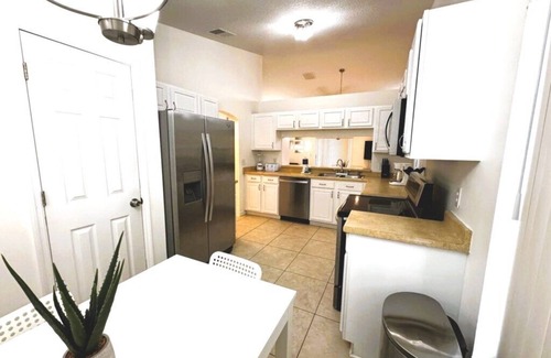Indian Wells House | Lakeside View Pool Home, Games close to Disney & Malls