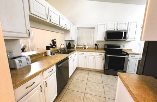 Indian Wells House | Lakeside View Pool Home, Games close to Disney & Malls