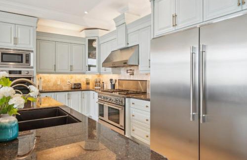 Stoney Creek Villa | Lakeside Villa