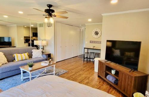 Diamondhead Apartment | Lakeside Villa - Quite Location, walk to the pool and to the Country Club