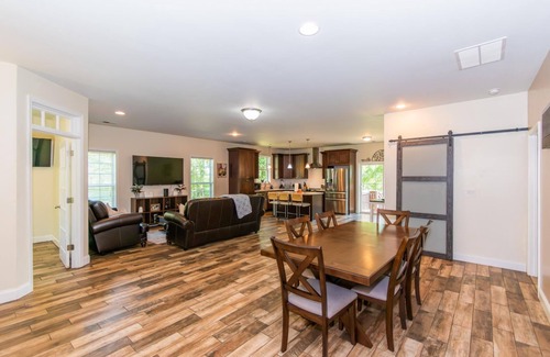 Harlem House | Lakeside Villa Retreat 5-Bedroom Oasis with 6 TVs, 3-Acres of Waterfront, Fishin