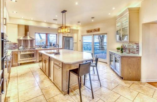 Miller Beach Villa | Lakeside Villa with a Hot Tub and Amazing Views on Lake Michigan, Indiana