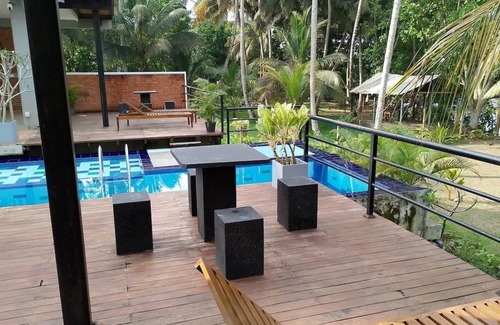 Kathaluwa Villa | Lakeside Villa with Pool near Beaches