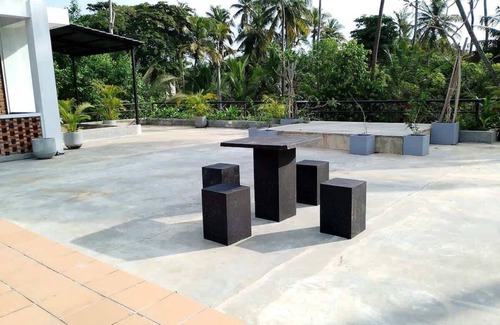 Kathaluwa Villa | Lakeside Villa with Pool near Beaches