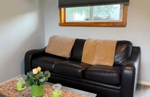Romney Hotel | Lakeside Village Park Motel