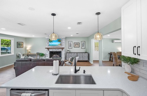 Doctors Inlet House | Lakeside, Water View, Kayak, BBQ Grill, Fire Pit
