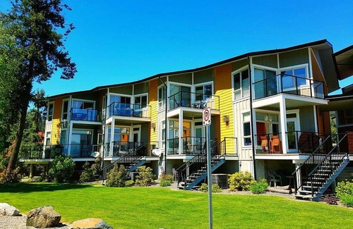 Scotch Creek House | Lakeside Waterfront Saratoga Resort & Marina. Boat Dock Included!
