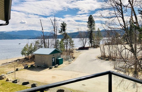 Scotch Creek House | Lakeside Waterfront Saratoga Resort & Marina. Boat Dock Included!