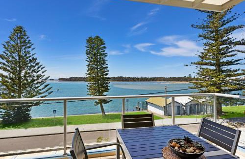 The Entrance Apartment | Lakeside Waterfront Apartment The Entrance